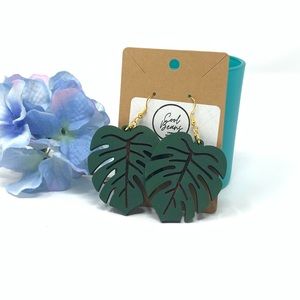 Monstera leaf earrings